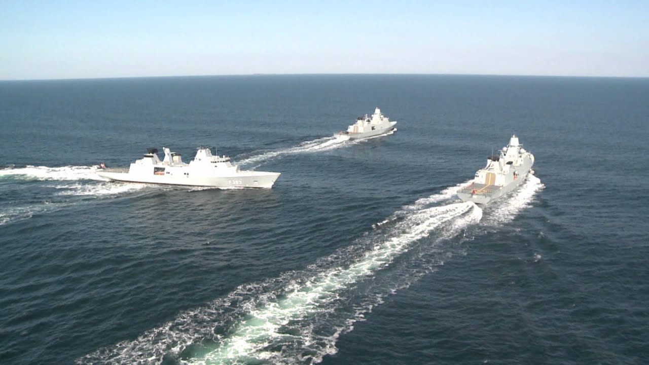 FREGATTER PÅ STRIBE