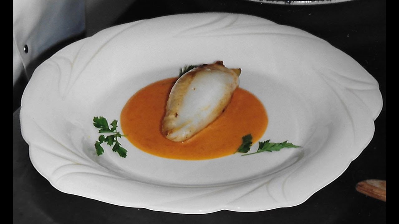 calamars farcis coulis poivrons rouges