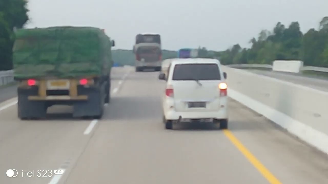 Kompoi sesaat sambil menikmati di tol Sumatra Trip ANS Bukittinggi menuju jakarta 