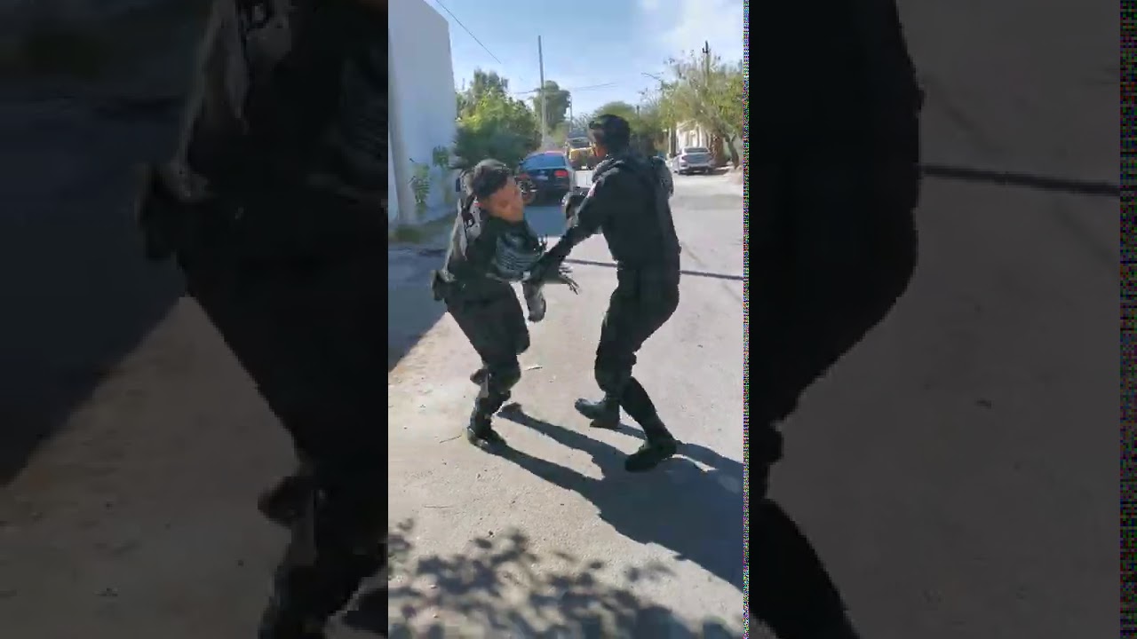 -Y como son los policias en tu país?  -Pues... 😂