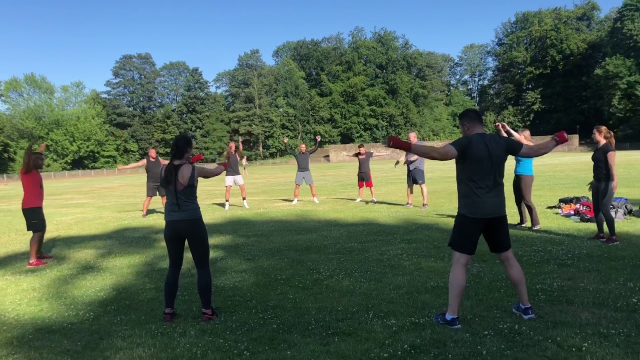 Outdoor Training 🥊 Boxtrainer mit viel Spaß.  Boxclub in Essen. BKM Fight Gym