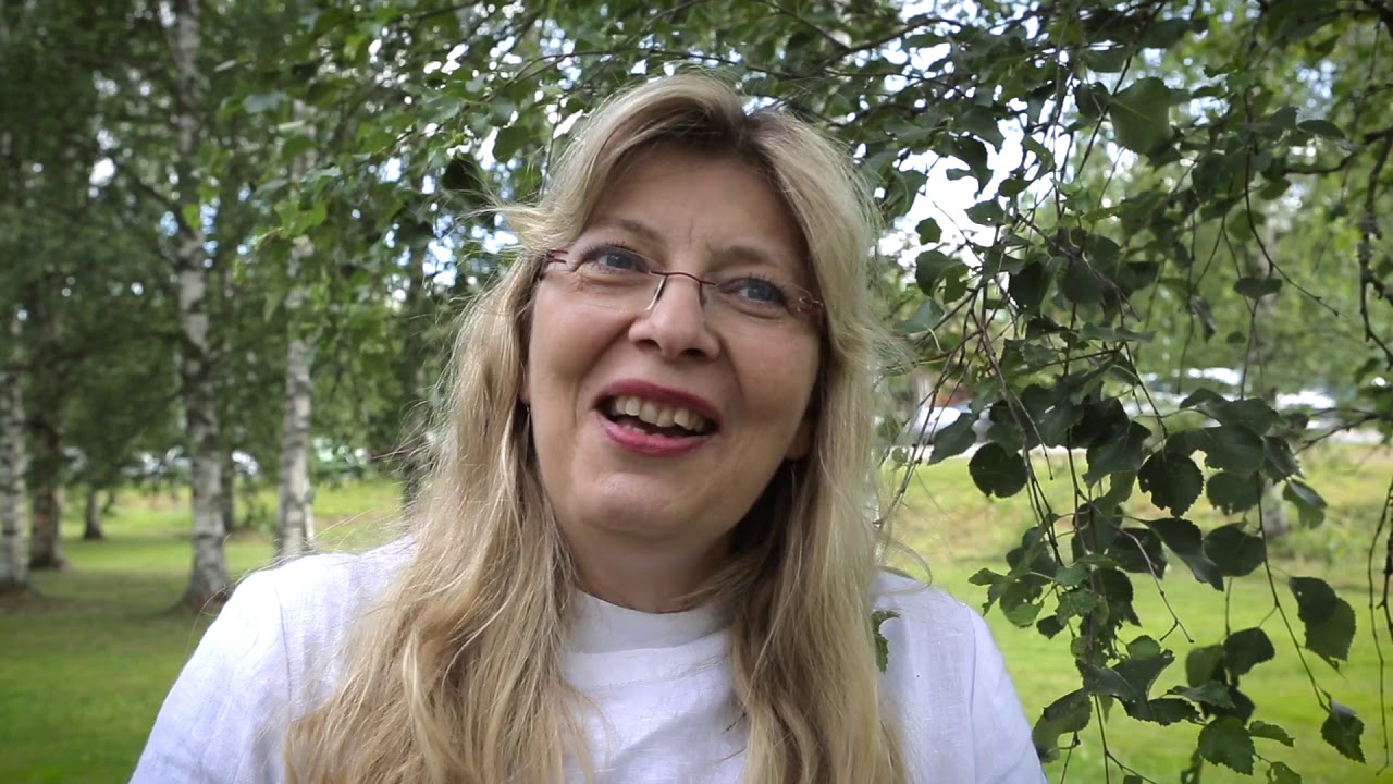 Elävän perinnön osaaja: menuettitaituri Christine Julin-Häggman