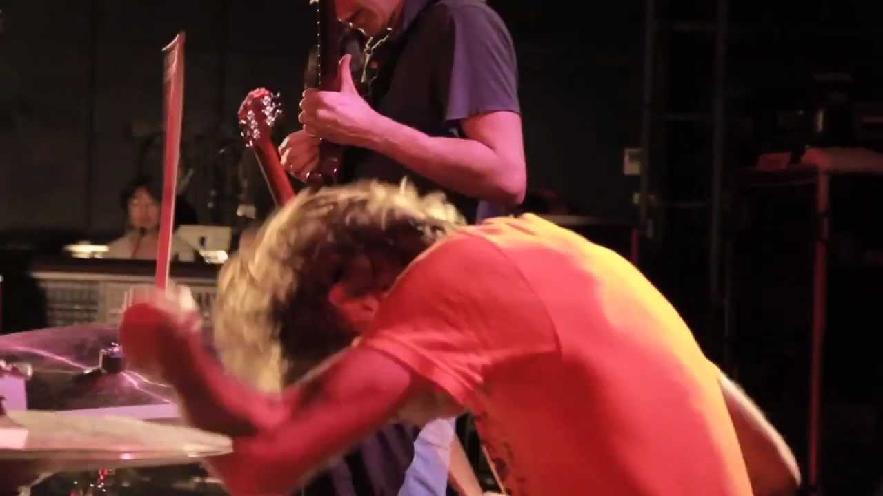 deerhoof qui dorm nomes somia at liquid room tokyo dec 1st 2011 video by oishi noriko