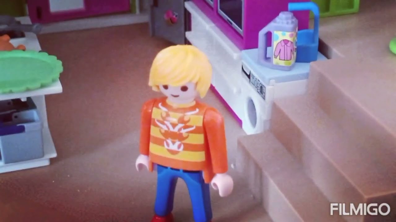 Chloé en français présente une histoire Playmobil : les petit malade !