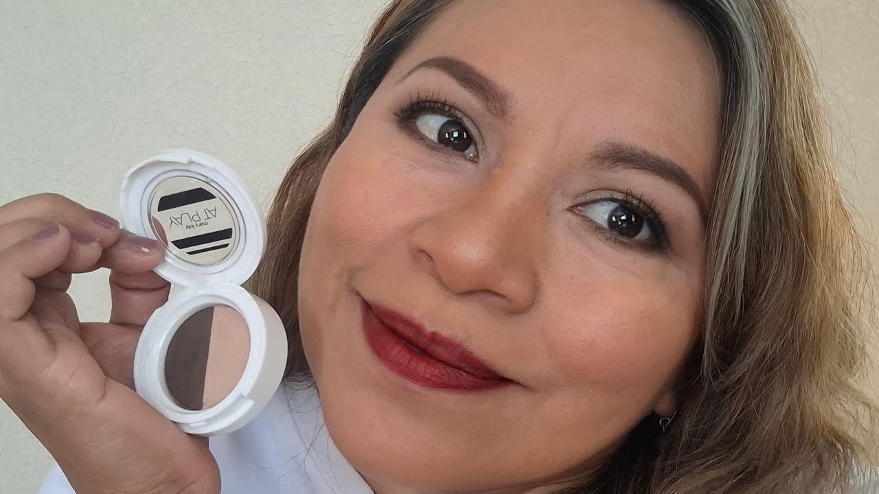 Maquillaje con el Duo de sombras Choco Espresso y labial Red Alert. Aqui el paso a paso.