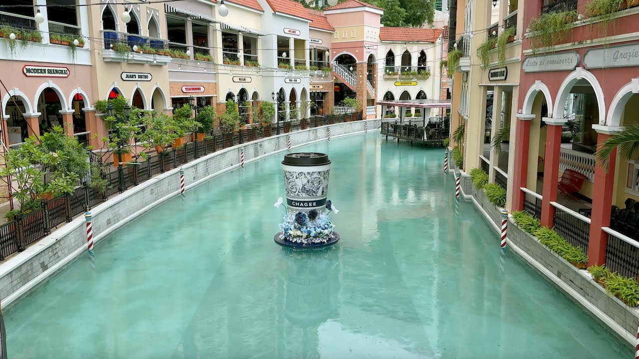 Venice Grand Canal Mall in Manila - Walking Tour