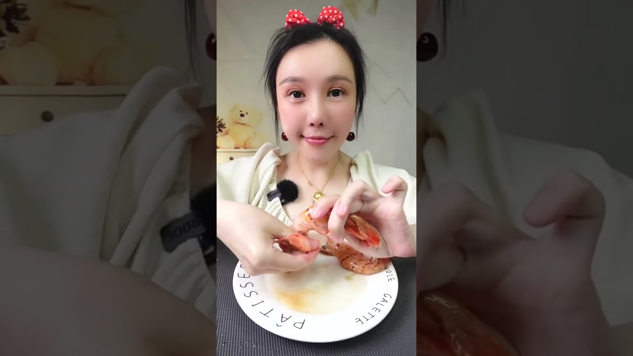 Eating shrimp 🦐 with muyny, i like shrimp 🦐 