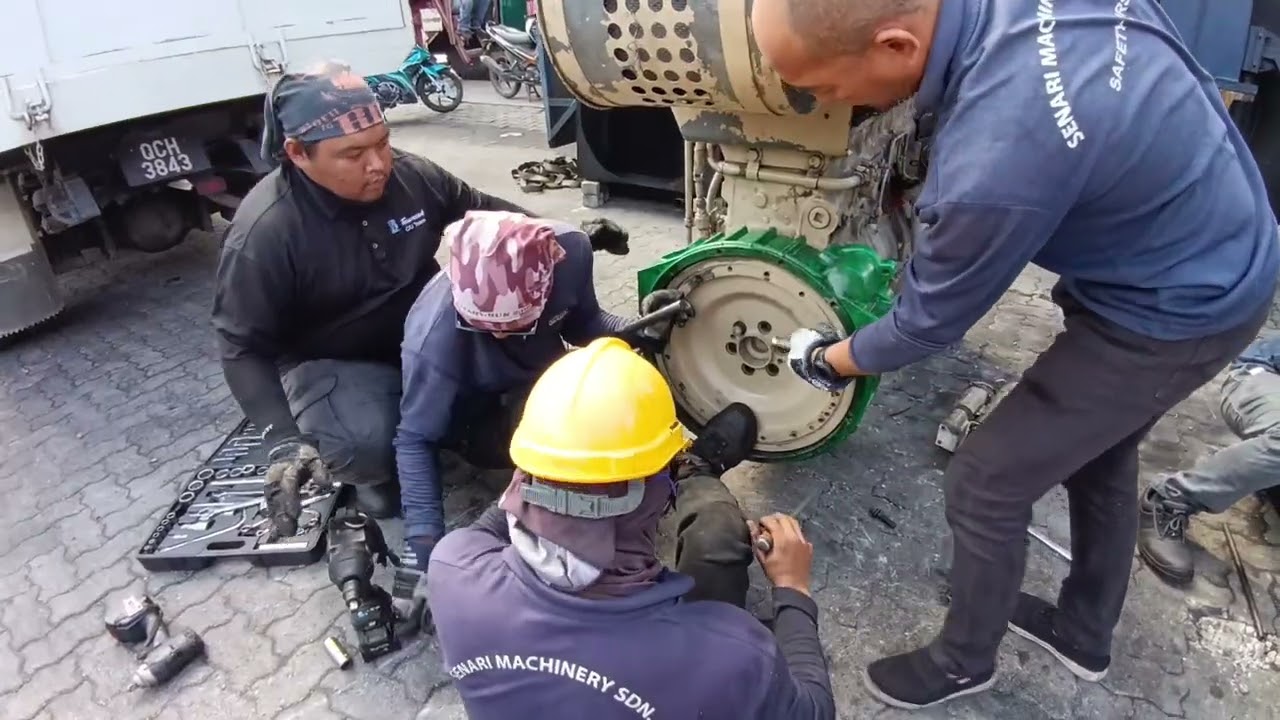 Sambung pasang enjin.Tak kena sidaikali ni. 