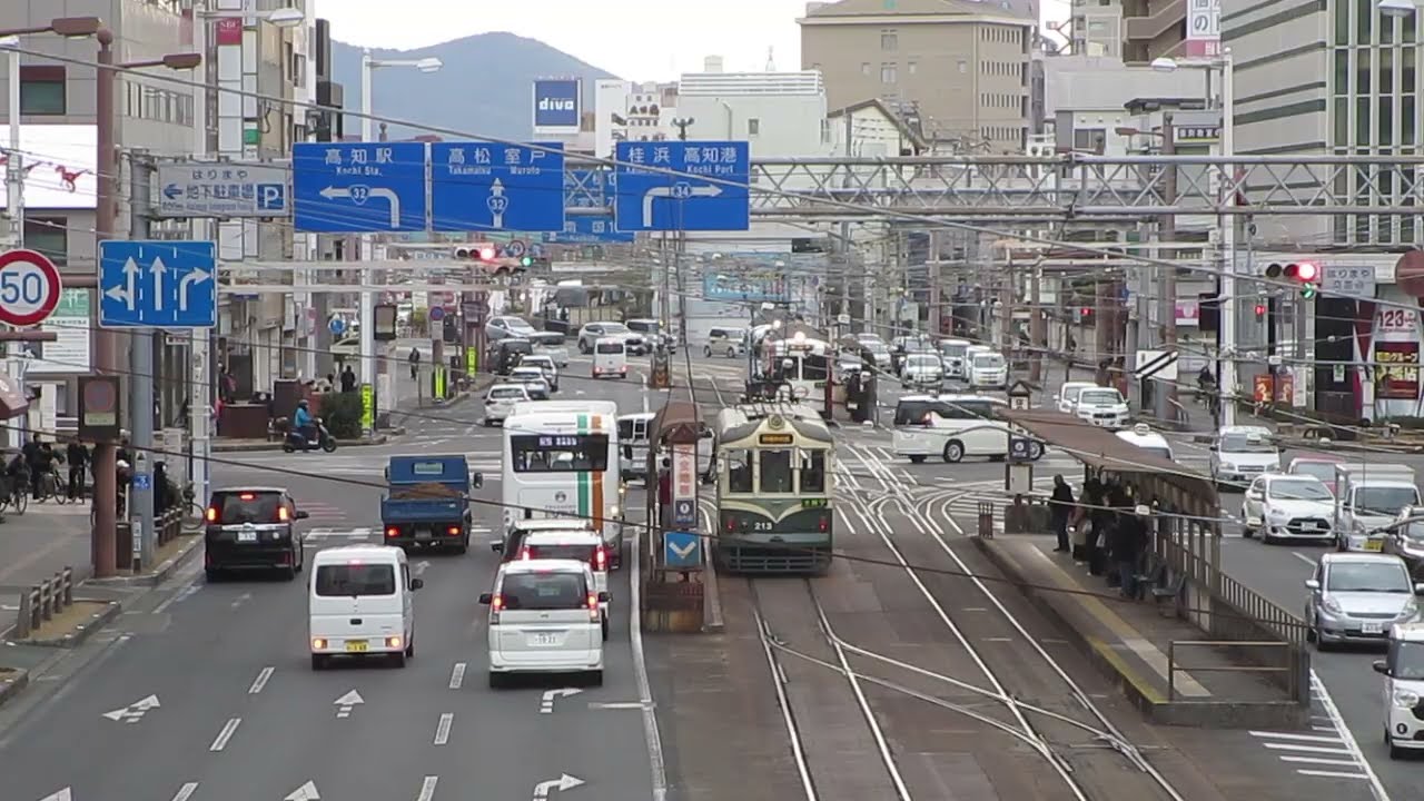 とさでん はりまや橋 平日 午前8時12分頃 ダイヤモンドクロス 3台 揃わず 2026/02/05 四国銀行 123+Ｎ 桟橋車庫 ごめん 伊野 ごめん 平面交差 トリプルクロス 直交