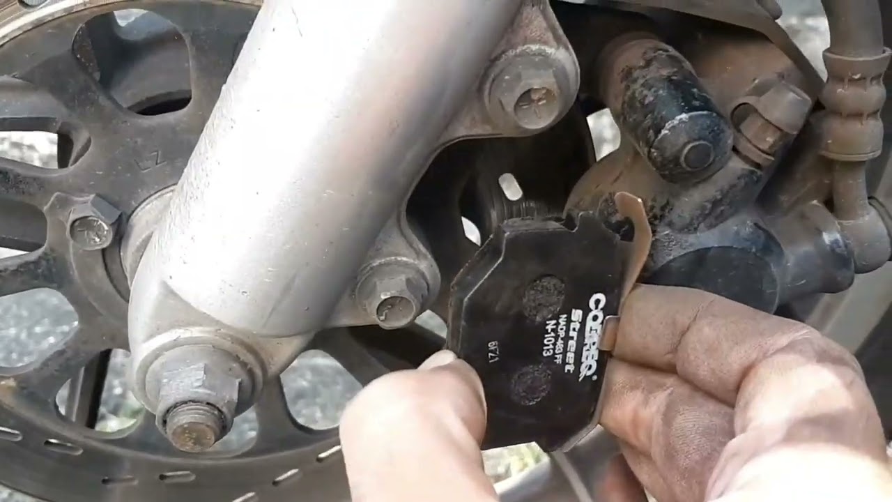 Como trocar a pastilha de freio da Suzuki Intruder 125