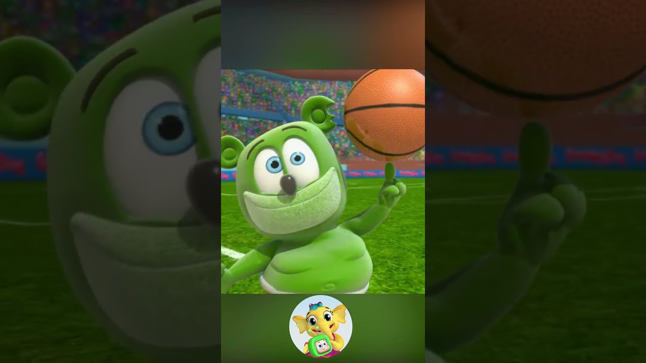 Gummy Bear Loves Playing with Balls! ⚽  Gummy Bear Wati Wati Wu 🎵 