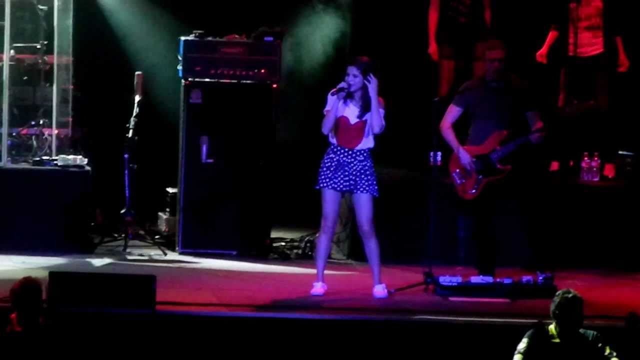 Selena Gomez and the Scene We Own the Night + Love You Like a Lovesong live