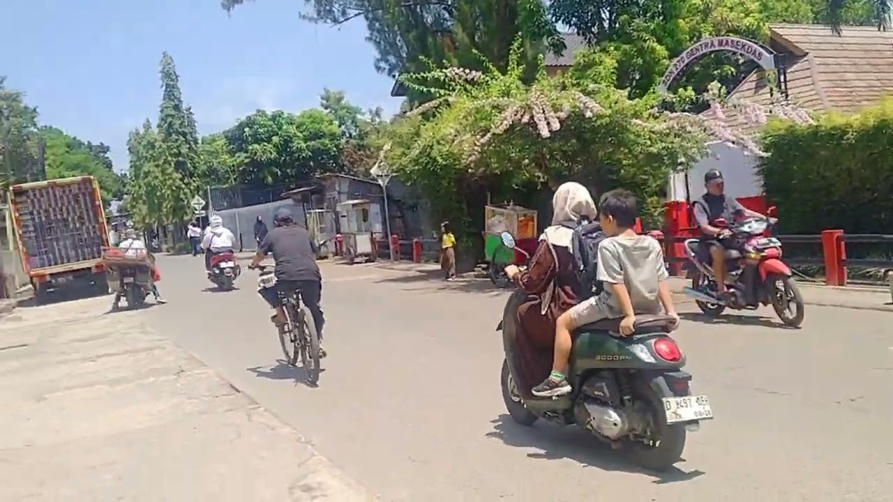 Jalan Jalan Mencari Makanan Kucing #jelajahkotabandung #bandung #jalanjalan 