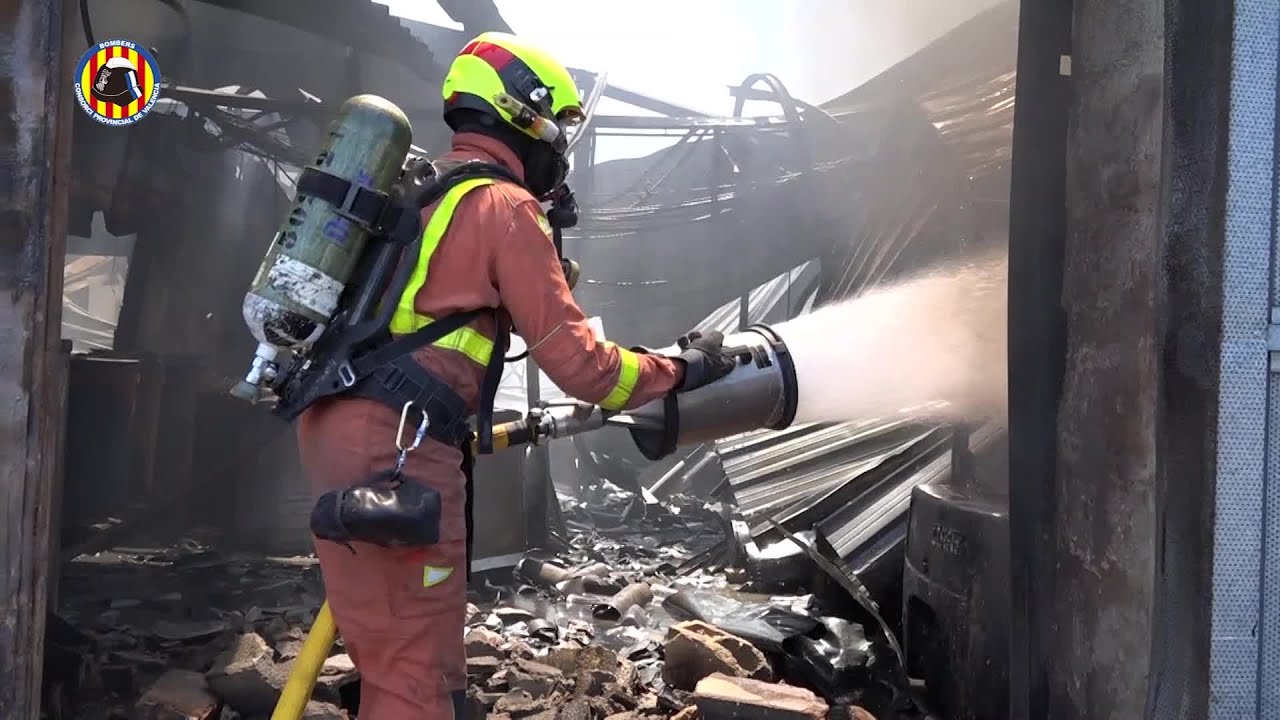 Controlado el incendio en la empresa química de Picassent