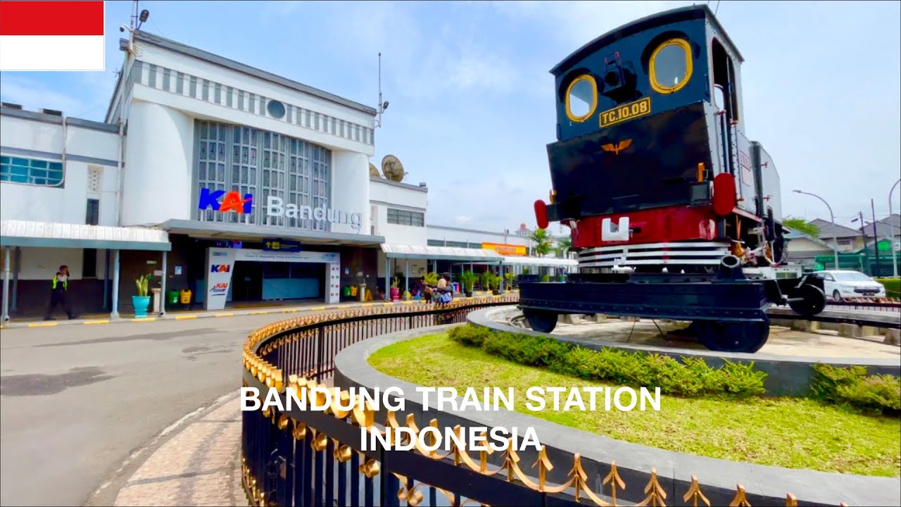 Bandung Train Station in Indonesia [4K] Suasana Pintu Selatan Stasiun Kereta Api Bandung