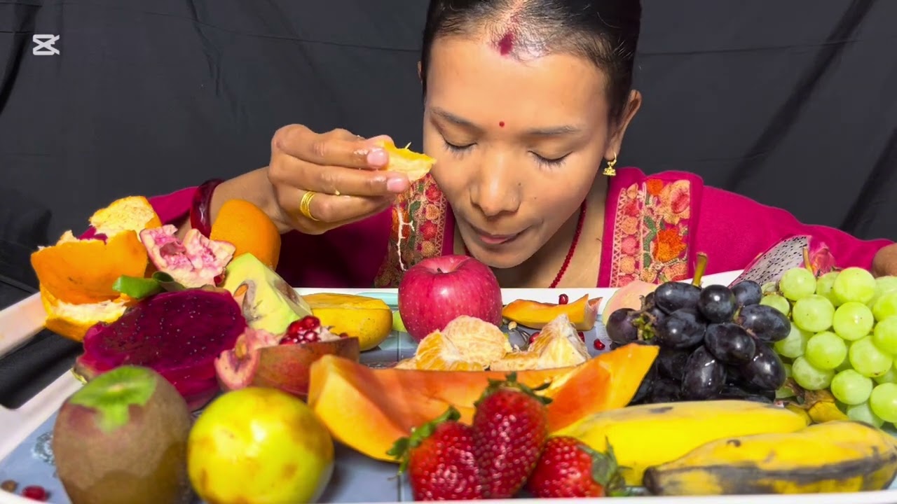 Different types of fruits mukbang 🍇🍓🥝🍌#gc family vlog