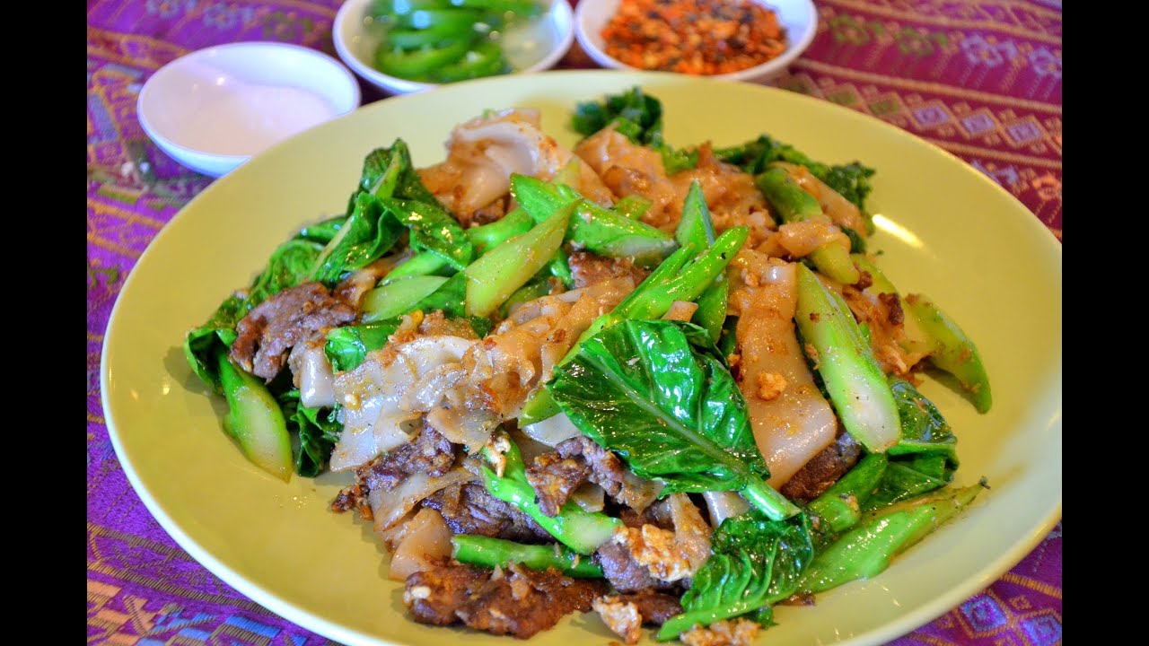 How to Make Thai Pad See Ew Noodles ก๋วยเตี๋ยวผัดซีอิ๊ว