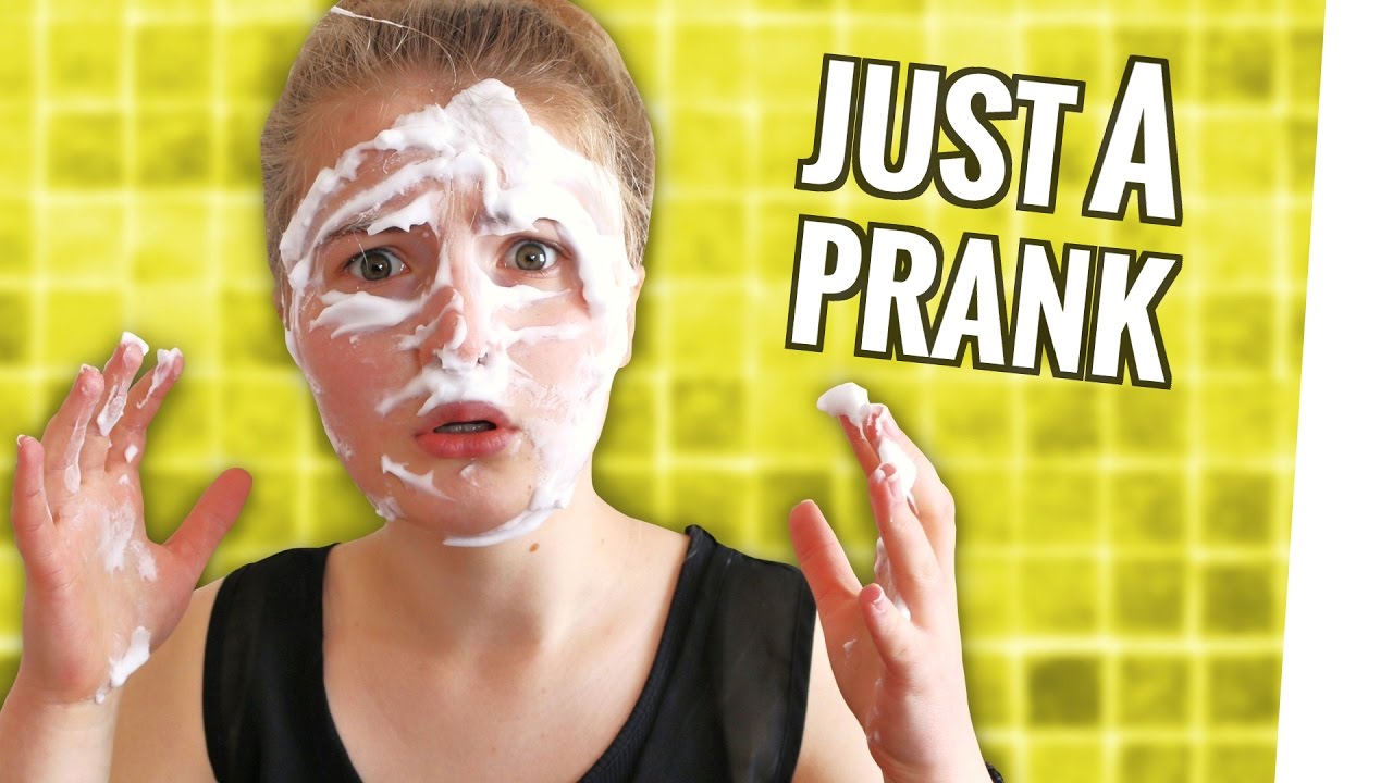 5 EXTREM wirksame PRANKS zum nachmachen f&uuml;r zu HAUSE und die SCHULE  | MIT Vier Mal SPASS