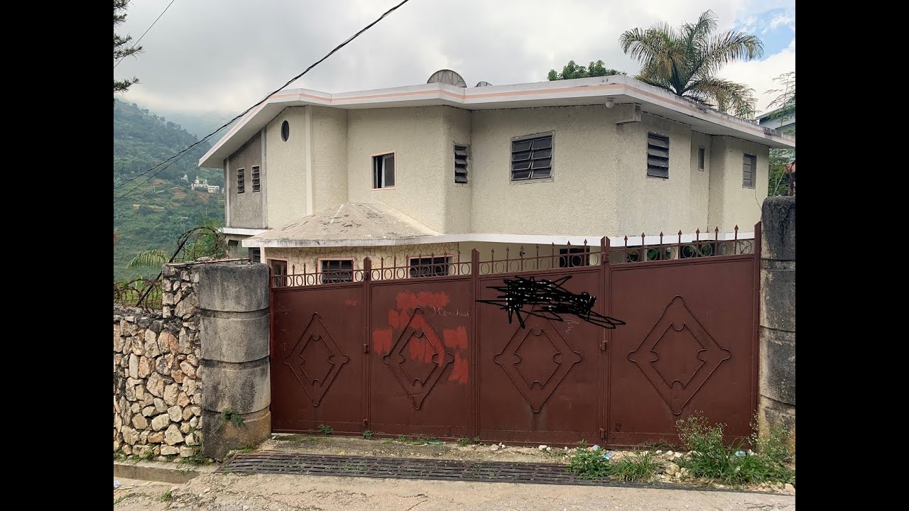 House for Sale in Thomassin 48, Kenscoff, Haiti - 4 Bedrooms, 3 Baths, Jacuzzi Tub, Server Quarter