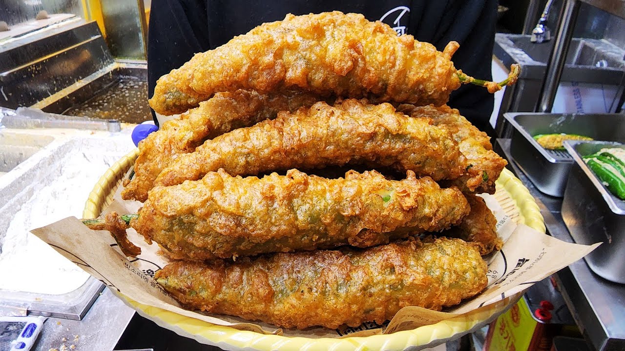Знаменитая корейская закуска, гигантские жареные фаршированные перцы, корейская уличная еда