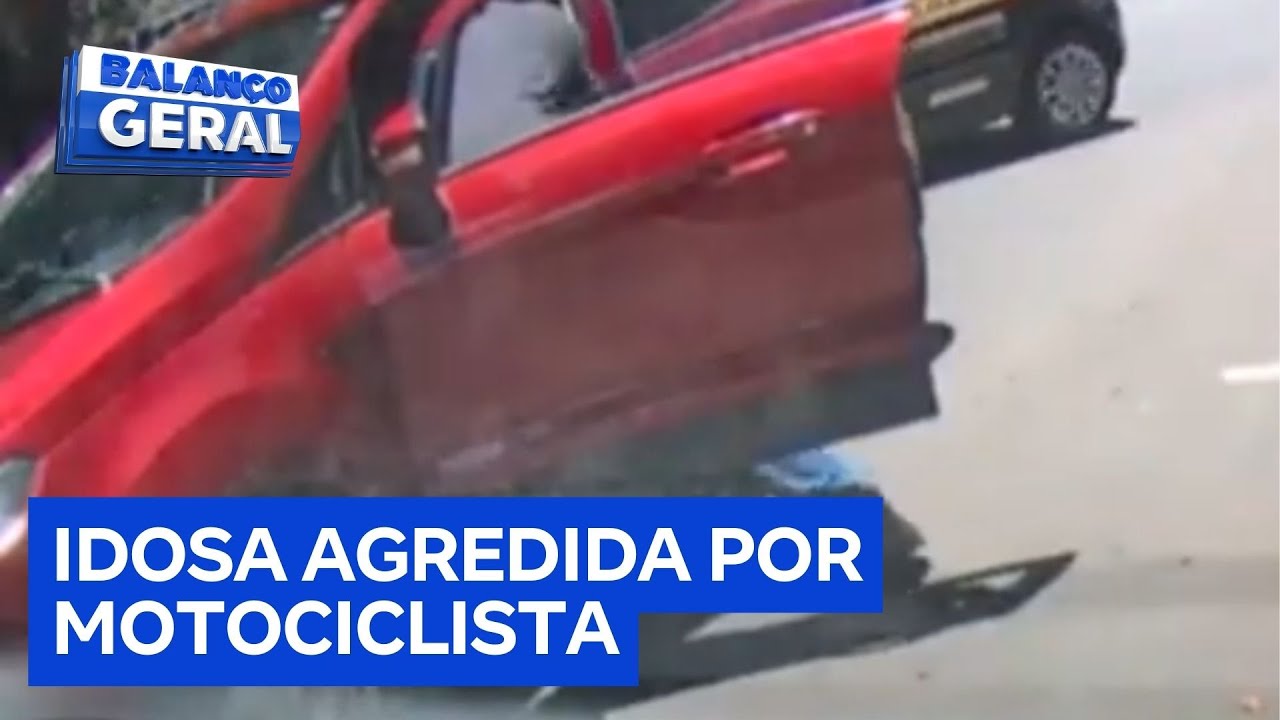 Idosa leva soco e tem carro destruído por motociclista na frente da neta