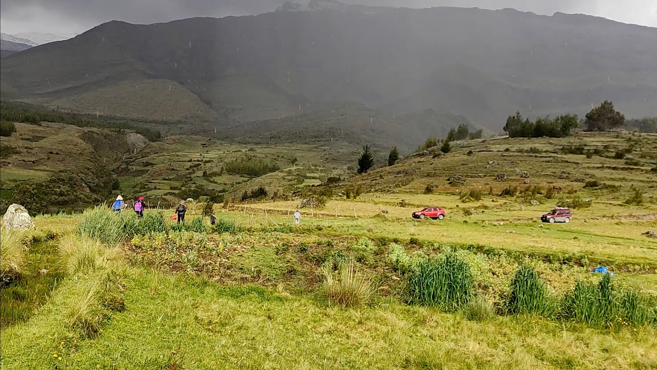 Manejando con lluvia torrencial hasta una laguna desconocida en Huaraz
