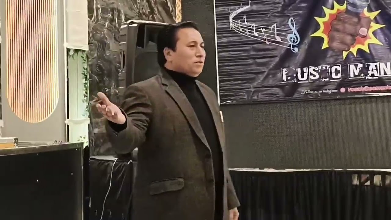 किसी की मुस्कुराहटों पे हो निसार 