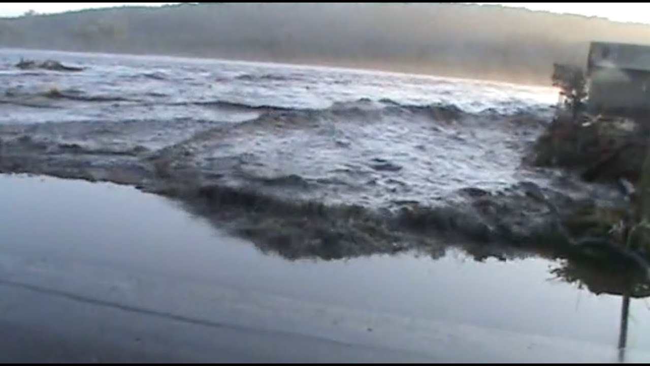 Multiple tsunami waves hit Llico, Maule, Chile