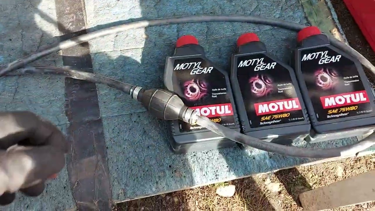 Filling Manual Gearbox Oil on a Renault Trafic, Opel Vivaro & Nissan Primastar 2.0 cdti