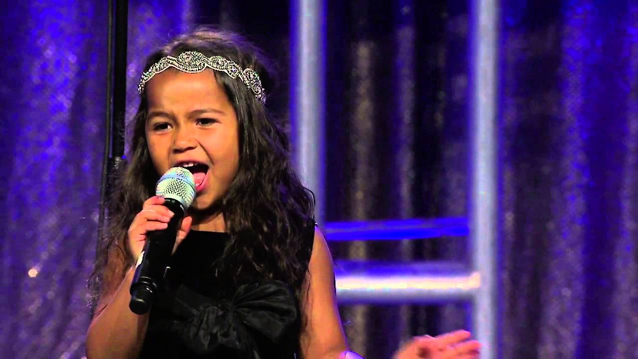 Incredible 5 year old Heavenly Joy sings Impossible Dream for thousands