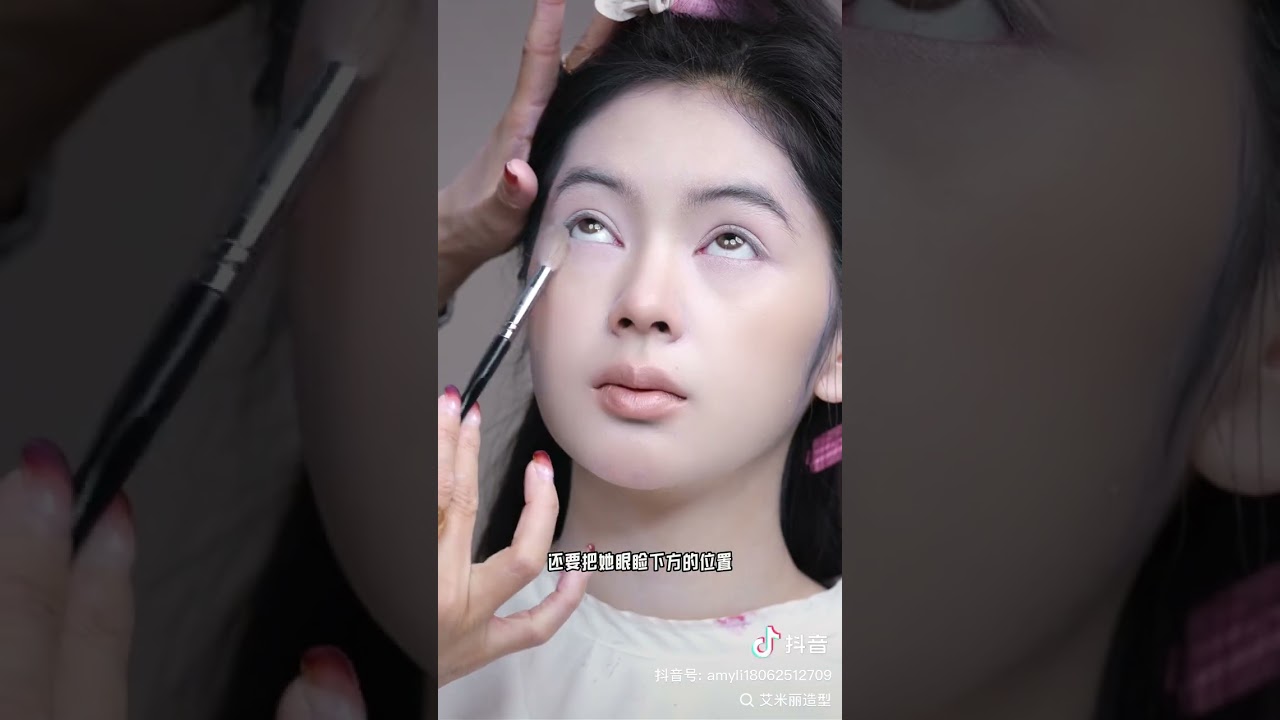 Classroom Original Audio Explanation How to Create a Low-Saturation Makeup Look with Textu