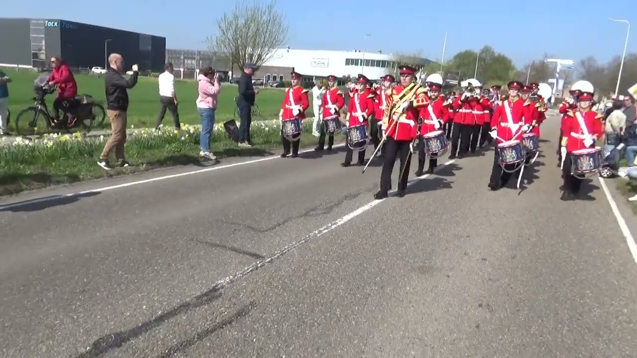 Show and Marchingband Floraband Rijnsburg tijdens Bloemencorso Bollenstreek 2025