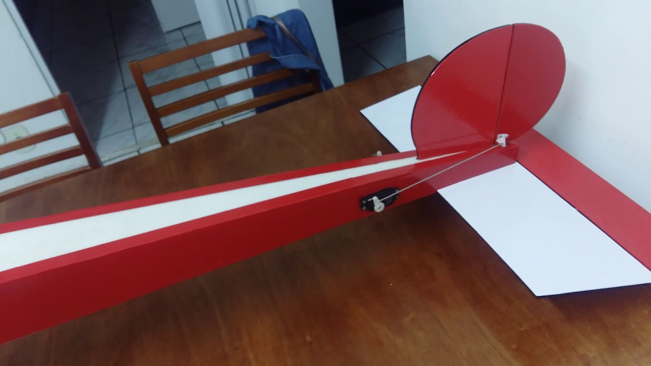 Aeromodelo depron com motor de roçadeira 26cc