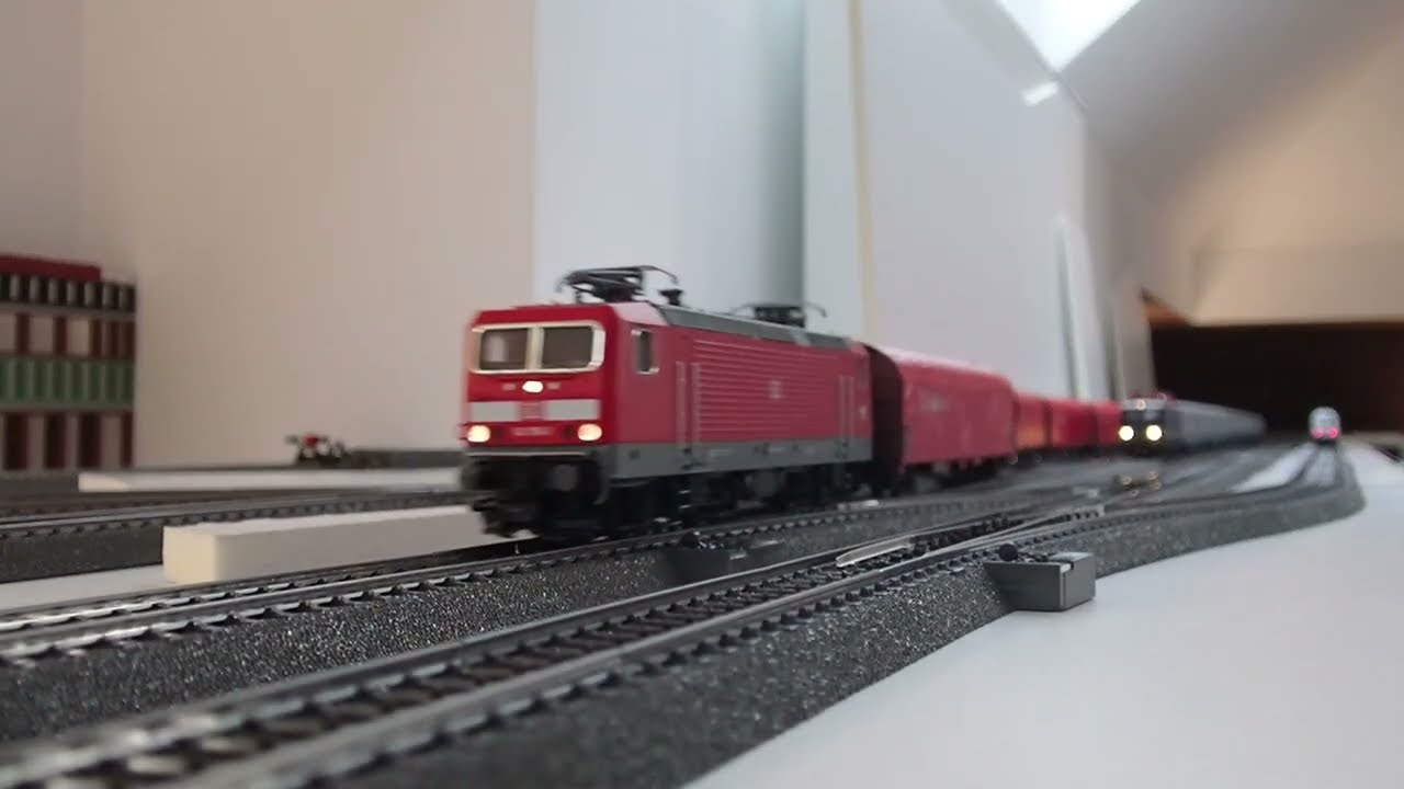 DB Class 143 pulls Freight Train around layout with sound on