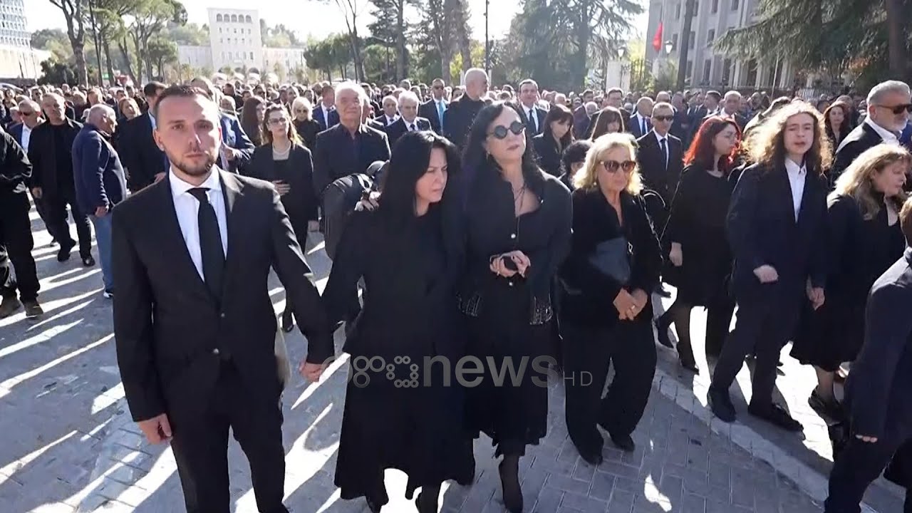 Homazhe n&euml; nderim t&euml; ish-kryeministrit, p&euml;rcillet p&euml;r n&euml; banes&euml;n e fundit Fatos Nano