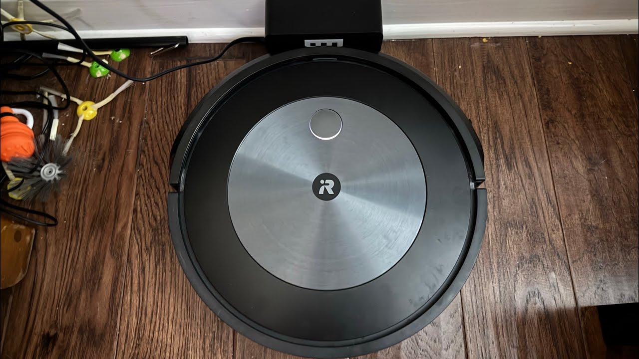 Demo of an iRobot Roomba j7