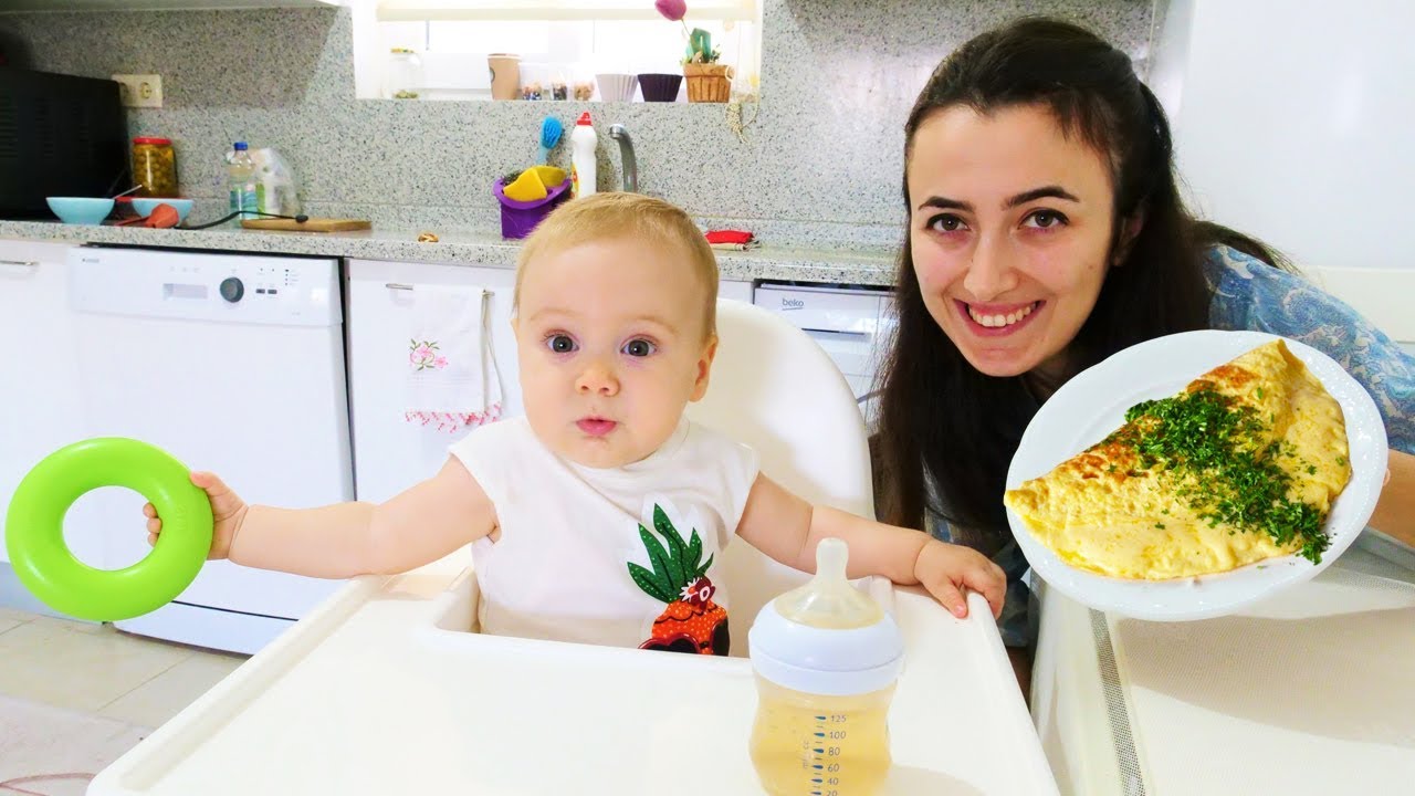 Anne Vlog. Sevcan Derin için cevizli omlet yapıyor! Bebek bakma videosu