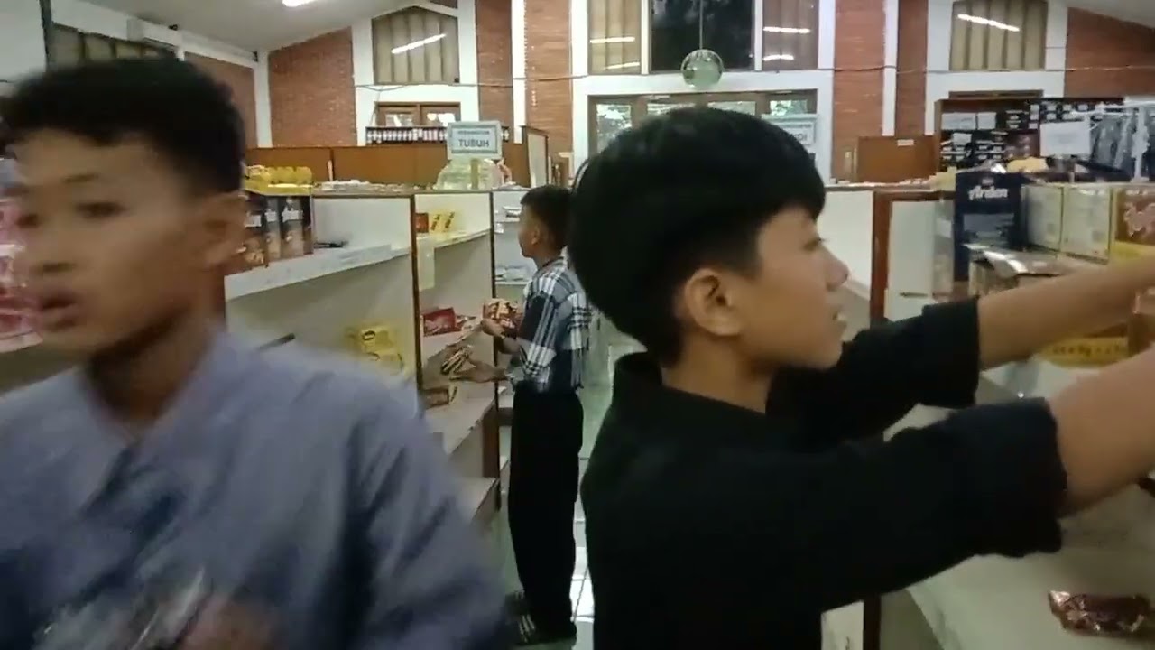 Belanja ke toko Al Zaytun Part 2. santri belajar mandiri membeli kebutuhan sehari hari