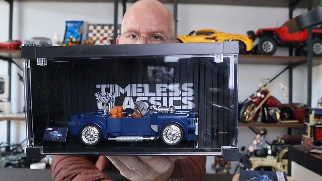 Happy Build - Shelby Cobra mit einem Containerdisplay.