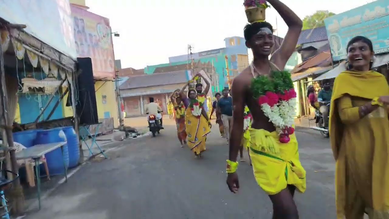 காரைக்குடி முத்துமாரியம்மன் கோவில் திருவிழா பால்குடம்