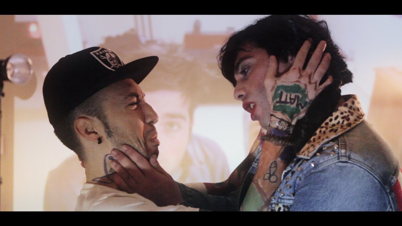 Fedez - CIGNO NERO *PARODIA UFFICIALE* - hmatt