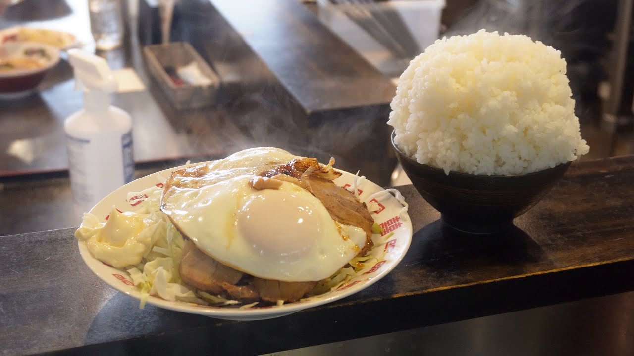 ラーメン０円！？総重量１kg超えの大盛り。デカ盛りで安くて皆んなが幸せになる『幸せの炒飯』