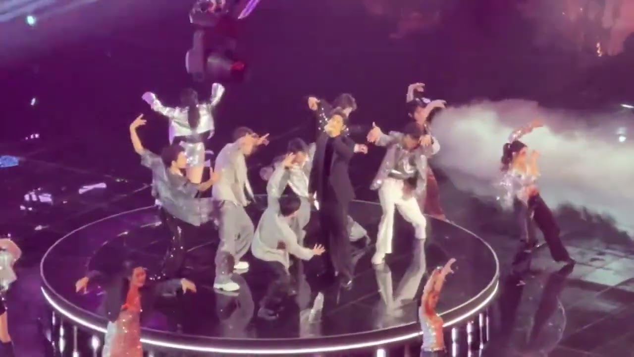 [FanCam] Dragon TV New Year’s Eve Countdown Dreaming of the East Gala 2026 (Dec 31, 2025)