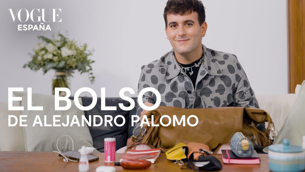 Qu&eacute; hay en el bolso de Alejandro Palomo (Palomo Spain) | VOGUE Espa&ntilde;a