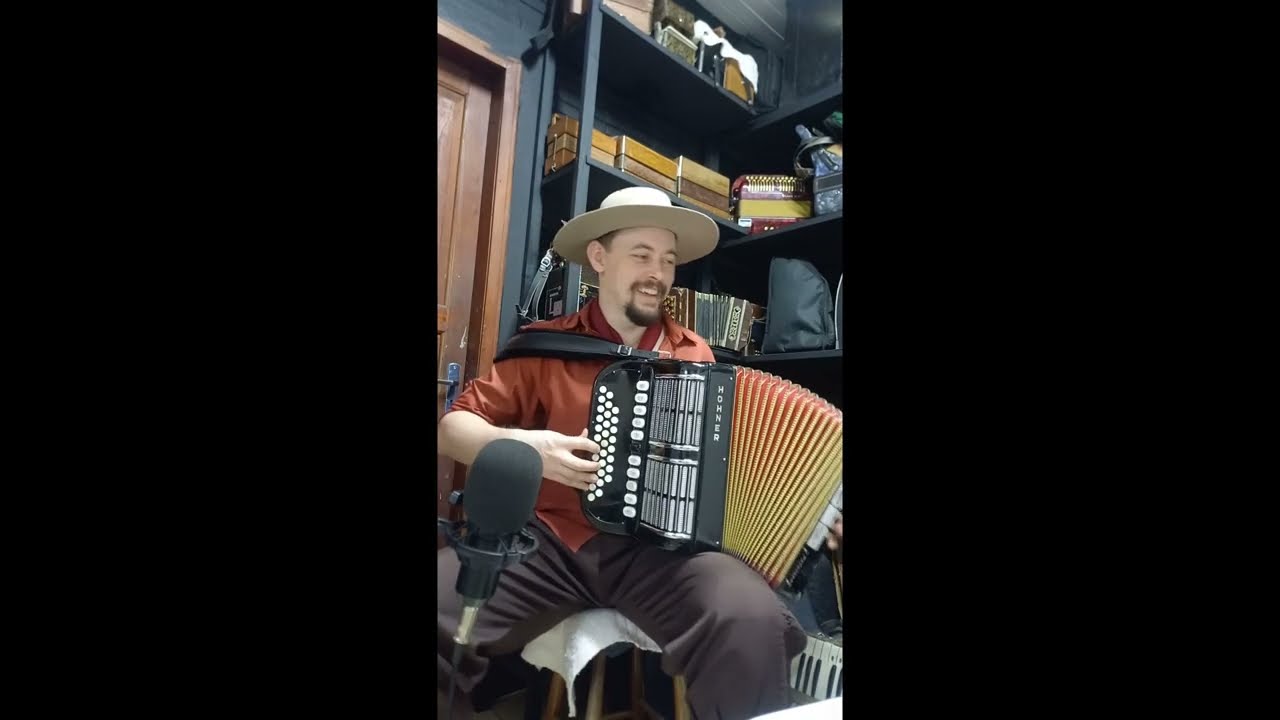 Valsa, xote, vanerão... nova Cia Hohner Ouverture V
