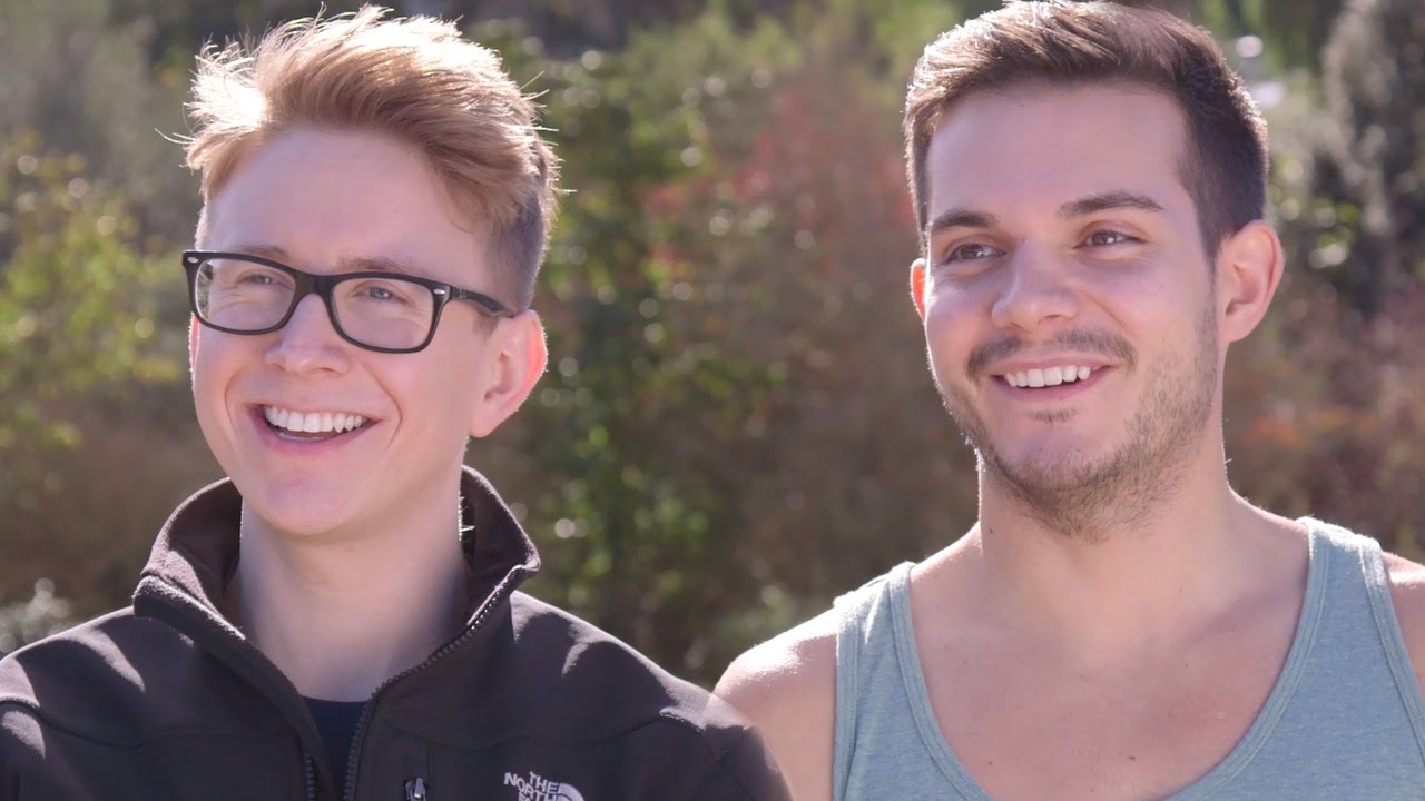 Tyler Oakley & Korey Kuhl Wearing Heels On The Amazing Race Season 28?