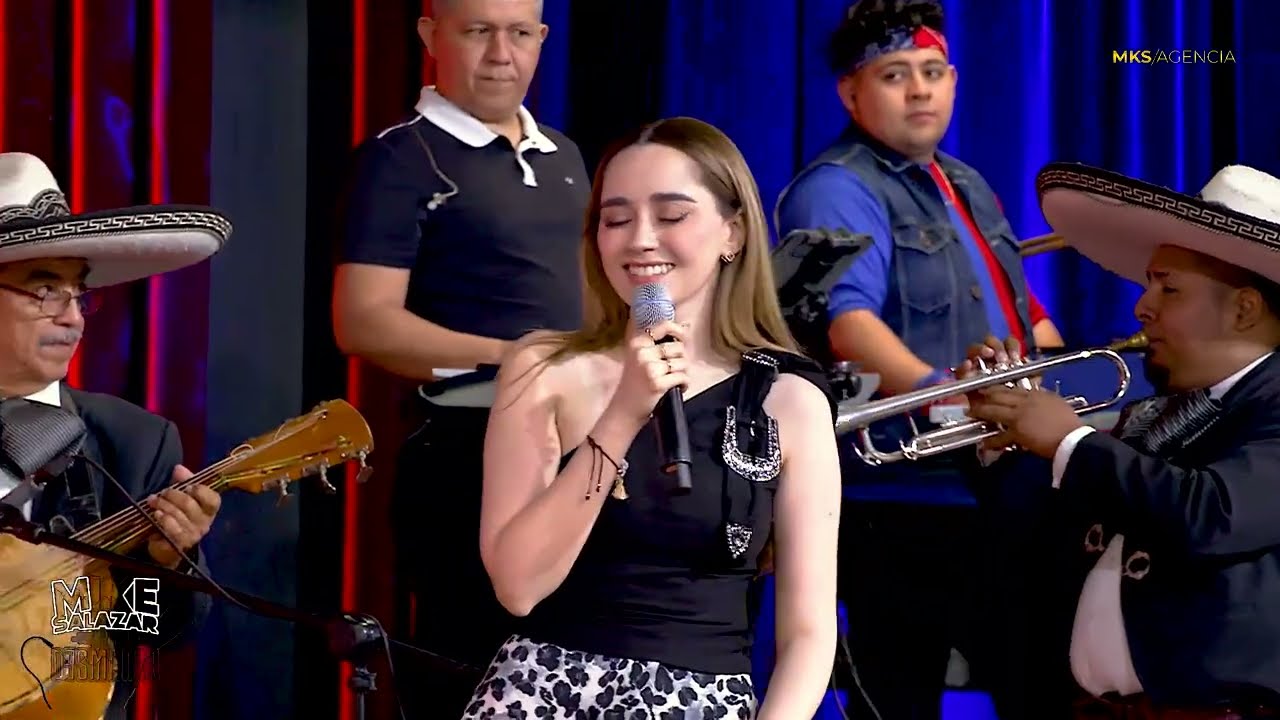 El mariachi VIEJO quiere bailar y Carolina interpreta Paloma Negra