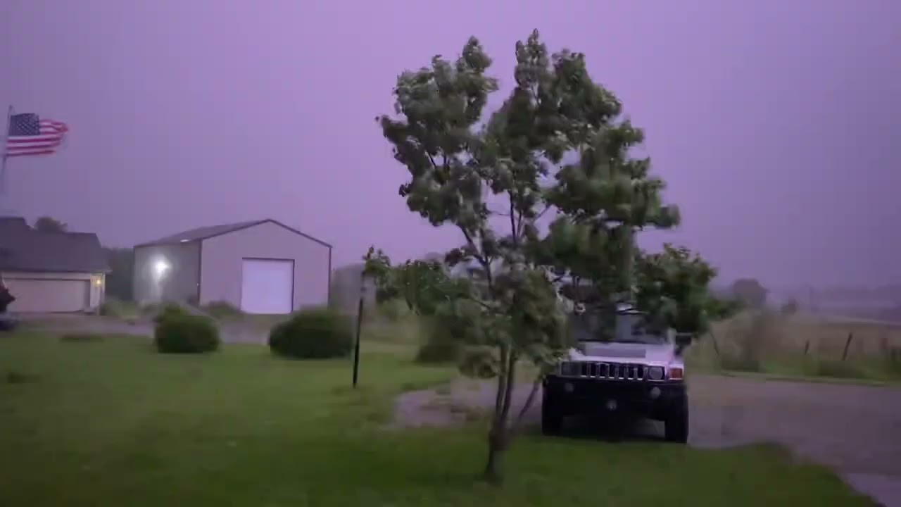 Thunderstorms with torrential rain, 40 mph winds and frequent lightning in Ossian, IN