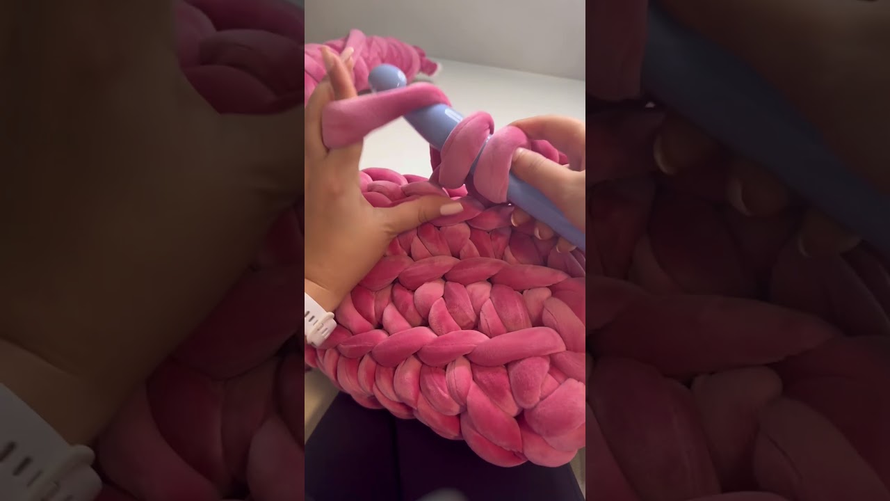 Crocheting Chunky Yarn with a Jumbo Hook &ndash; So Satisfying #shorts