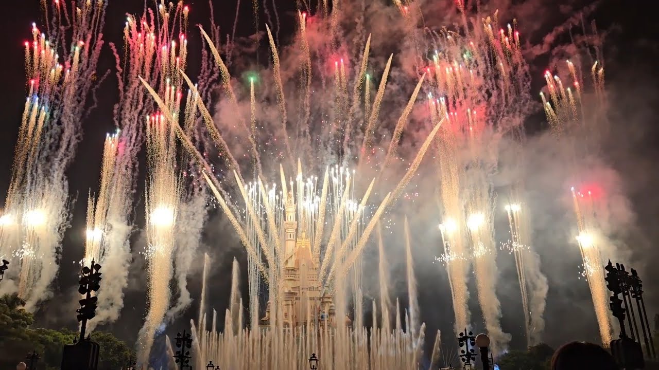 Hong Kong Disneyland Fireworks 香港迪士尼乐园烟火秀 | Disney Momentous 迪士尼星夢光影之旅 | 3 Sep 2024
